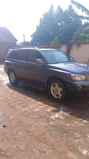 A picture of 05 Toyota Highlander 3 Seaters First body Engine Gear and