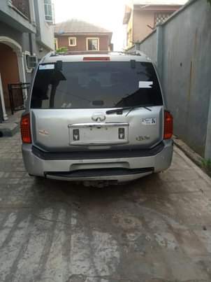A picture of 2005 infiniti QX56