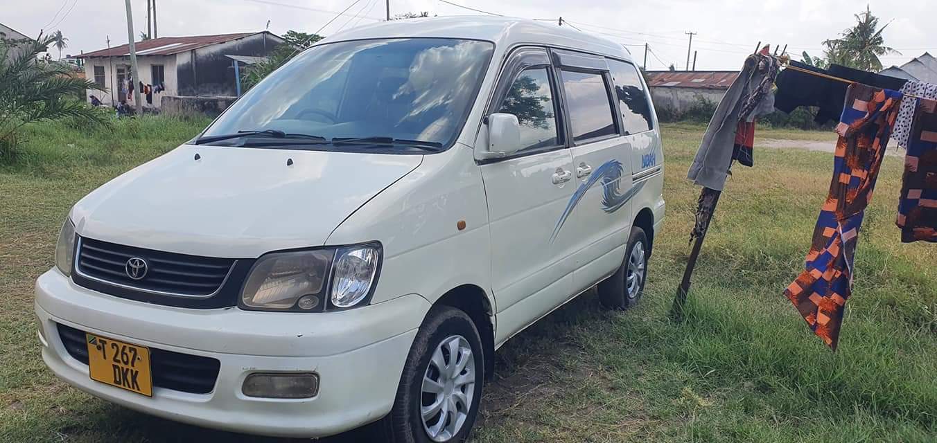 A picture of Toyota Noah SR40 Mwaka 2002 Cc1990 Full Ac