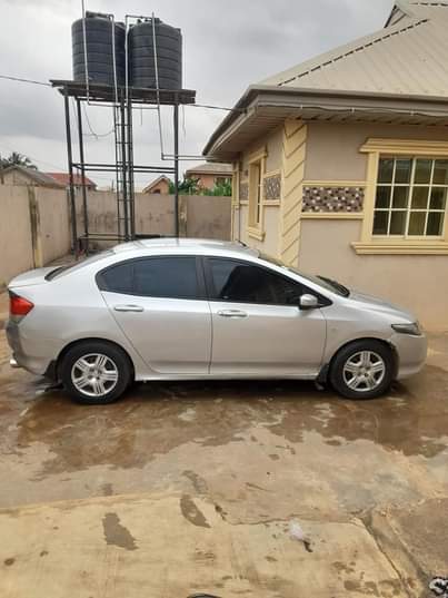 A picture of Honda city 2010 model automatic drive