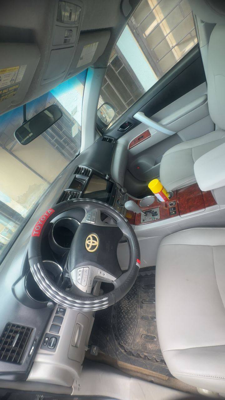 A picture of Toks standard Toyota Highlander 2008 to 2013 model untouched Engine