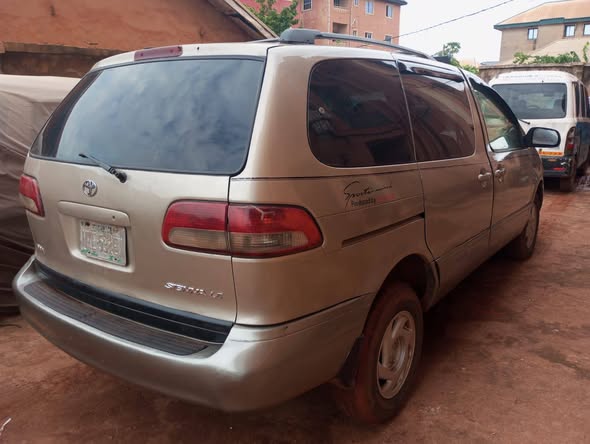 A picture of Toyota Sienna