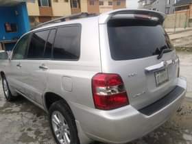 A picture of For sale for serious buyer Toyota Highlander 06 very good