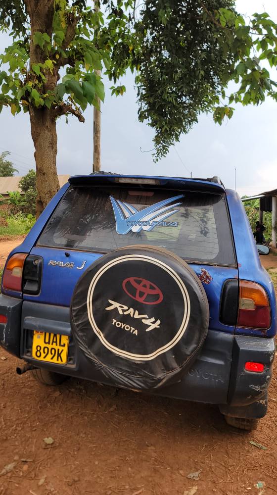 A picture of Rav 4 J