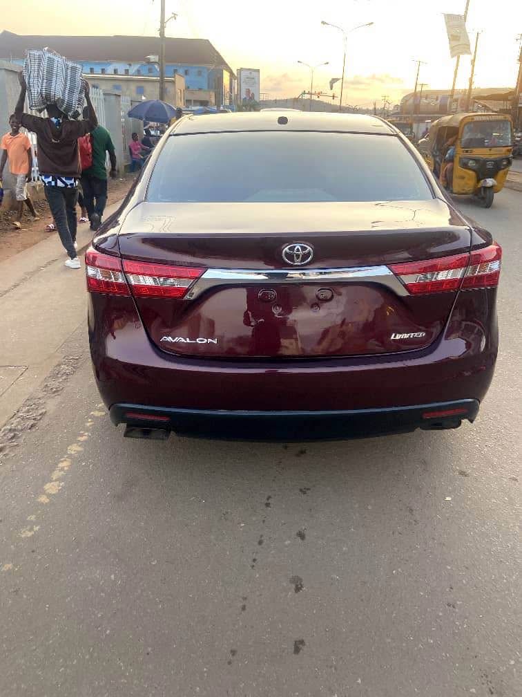 A picture of 2014 Super Clean Toyota Avalon XLE