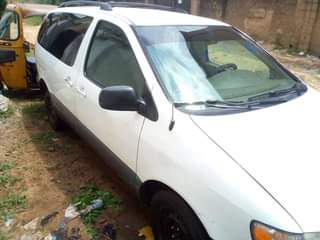 A picture of 2002 Sienna 2002