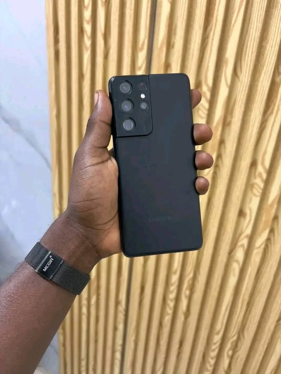 A picture of S21 ultra