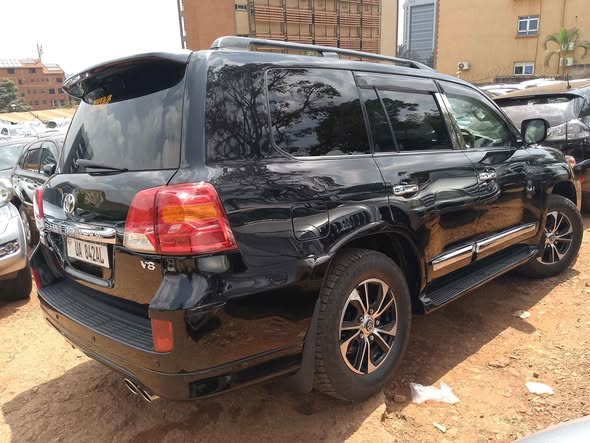 A picture of Toyota Land Cruiser V8 Model 2015 Petrol Engine 0787181703 0704482571