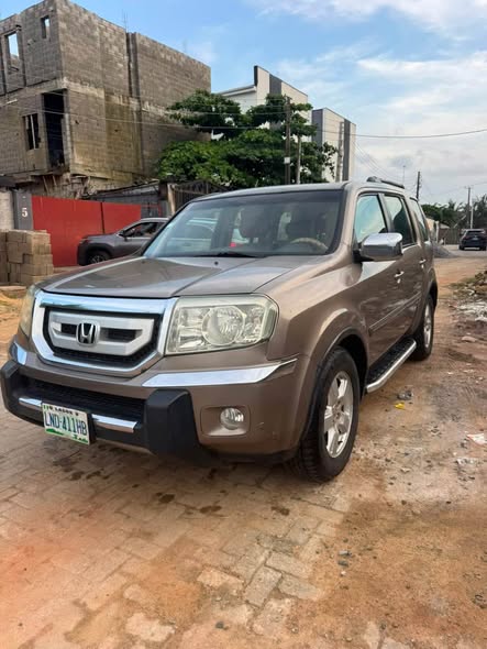A picture of HOT DEAL FIRST BODY 2011 HONDA PILOT
