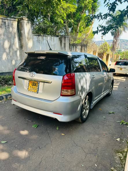 A picture of Toyota wish 22m