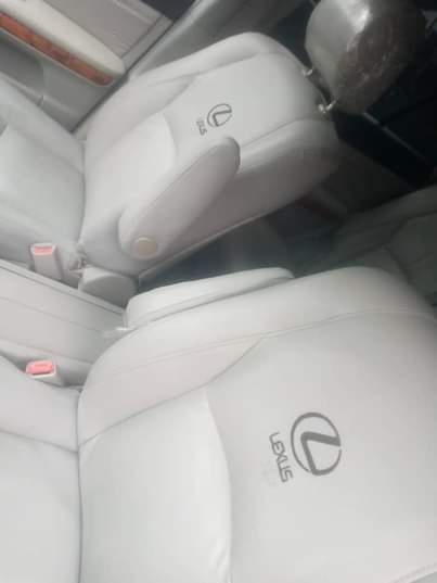 A picture of Lexus RX330