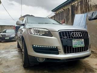 A picture of Super clean 2007 Audi Q7 Upgraded