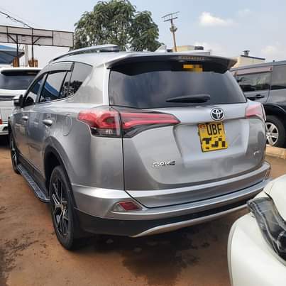 A picture of RAV4 2017 68M