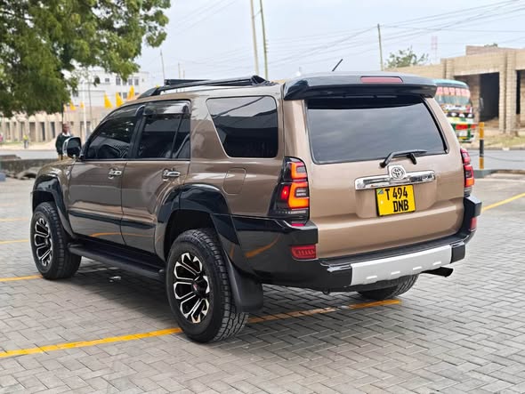 A picture of TOYOTA SURF NEW 0789212701
