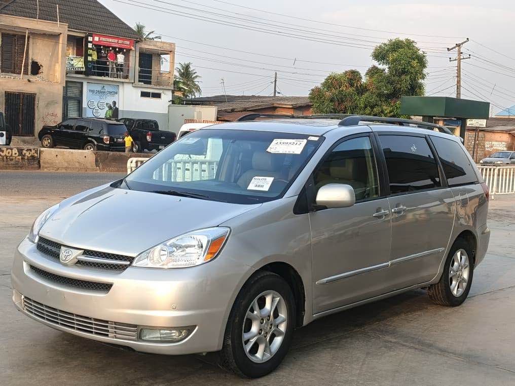 A picture of Toyota Sienna XLE LIMITED