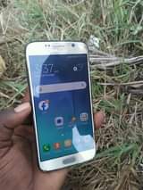 A picture of Samsung s6 haina kipengele chochote