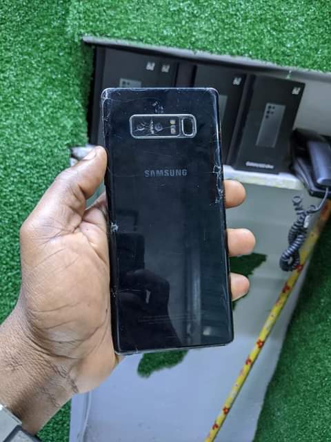 A picture of Samsung note 8