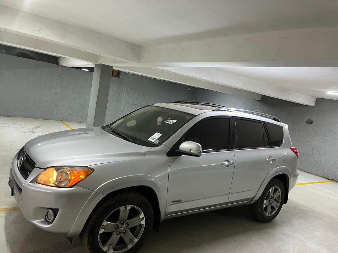 A picture of FOREIGN USED 2012 TOYOTA RAV4 Sport .