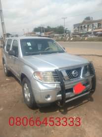 A picture of Nissan pathfinder