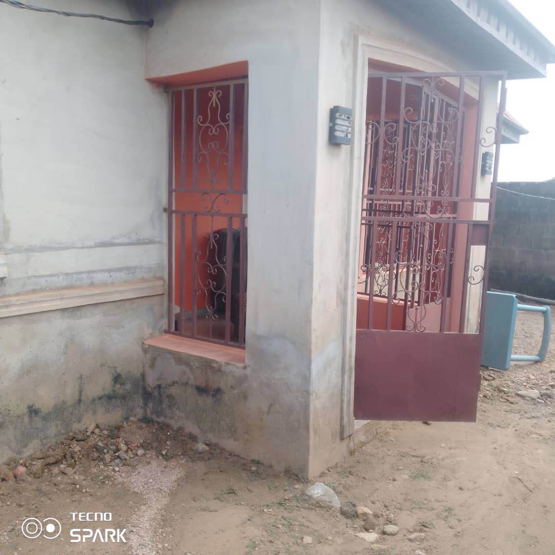 A picture of MRYEMI IBADAN SELLING
