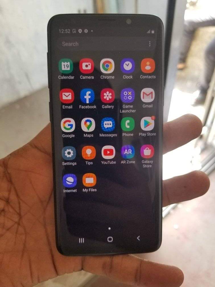 A picture of Samsung S9plain