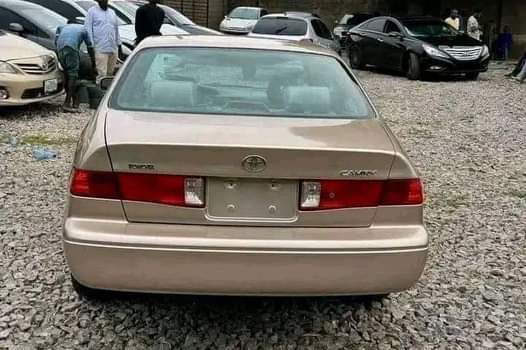 A picture of 2000 Toyota Camry tiny light Good condition