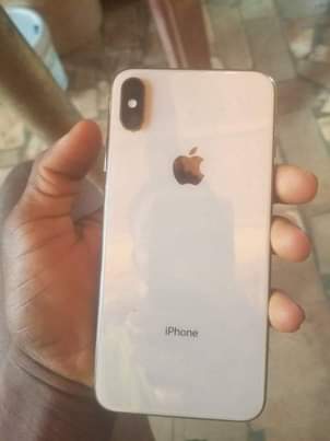 A picture of iPhone xs max