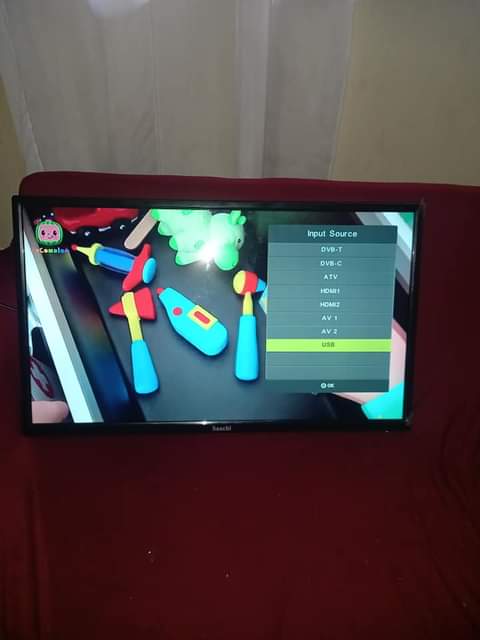A picture of 32 inch saachi digital tv