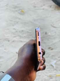 A picture of SAMSUNG S10