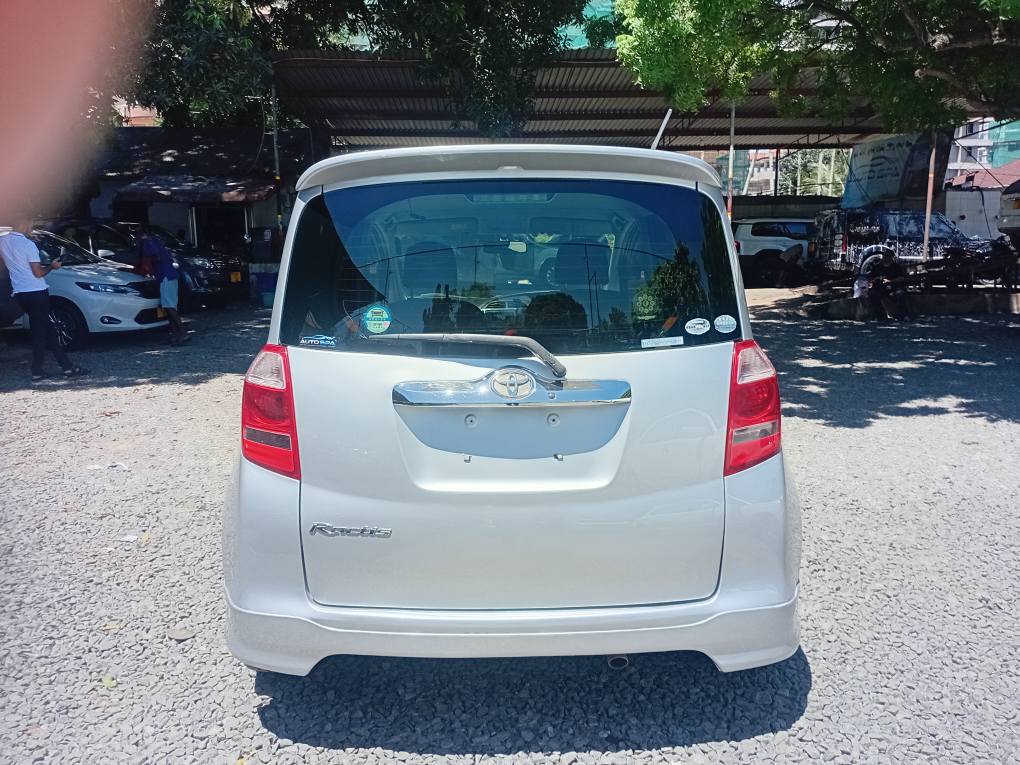A picture of Toyota ractis