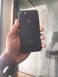 A picture of Iphone 7plain 128gb