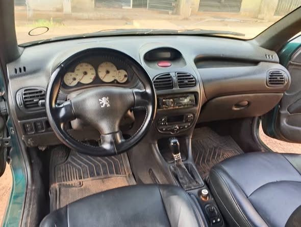 A picture of PEUGEOT 206