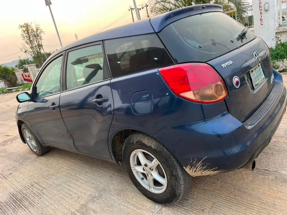 A picture of DISTRESS TOYOTA MATRIX 2003 MODEL