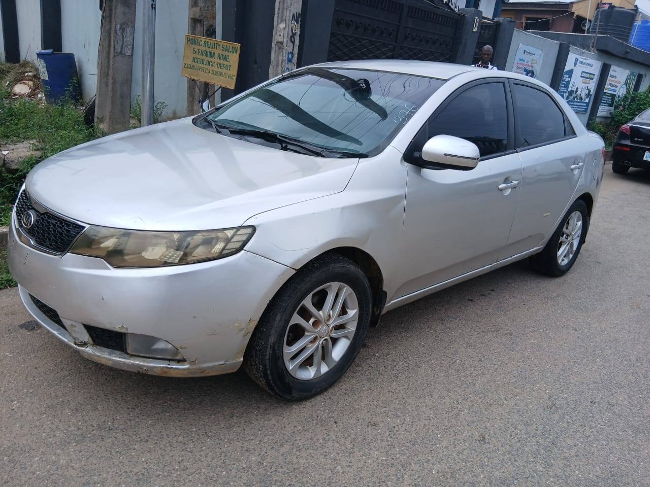 A picture of AWOOF KIA CERATO 2012