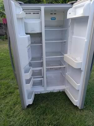A picture of Samsung fridge double door inagandsha Sana bei 520000