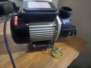 A picture of Whilpool water pump Call Whasapp 0755170541