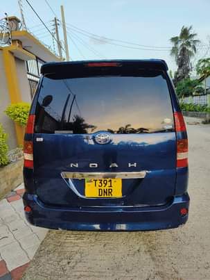 A picture of Toyota Noah new