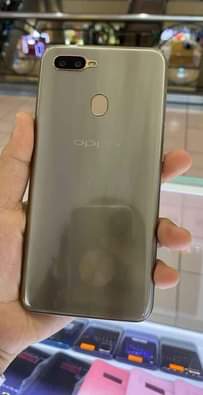 A picture of Oppo A7 faulty back camera