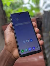 A picture of LG style 6