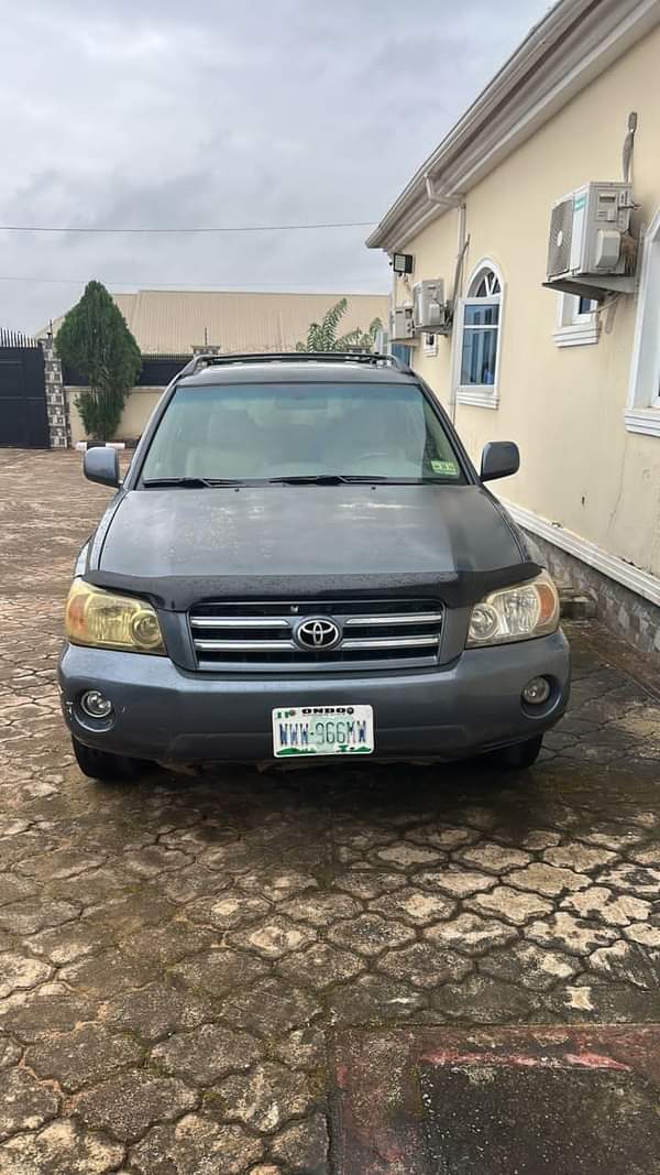 A picture of Registered Toyota Camry 014 015 neatly used with Toyota Highlander