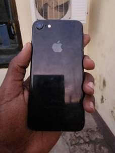 A picture of iPhone 7 Plain 256gb bei 220 000 0692853914 battery 100
