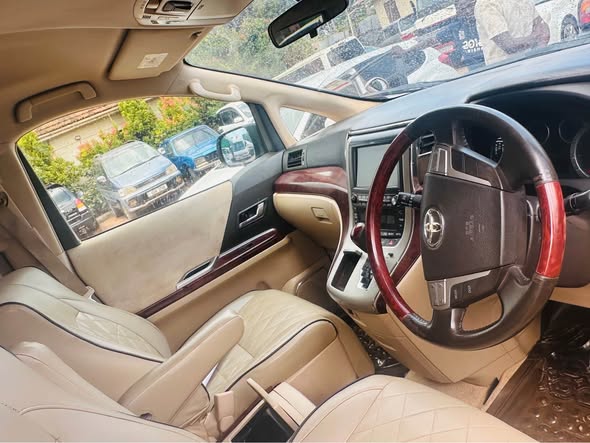 A picture of TOYOTA ALPHARD 0771331553
