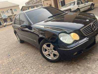 A picture of First body Belgium Standard Extremely Clean 4 cylinders Mercedes Benz