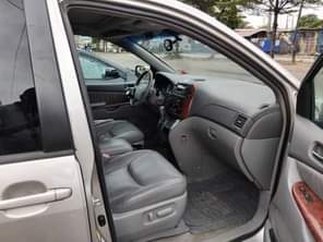 A picture of Toyota Sienna 05 XLE limited Tokunbo Price 9 5m Location