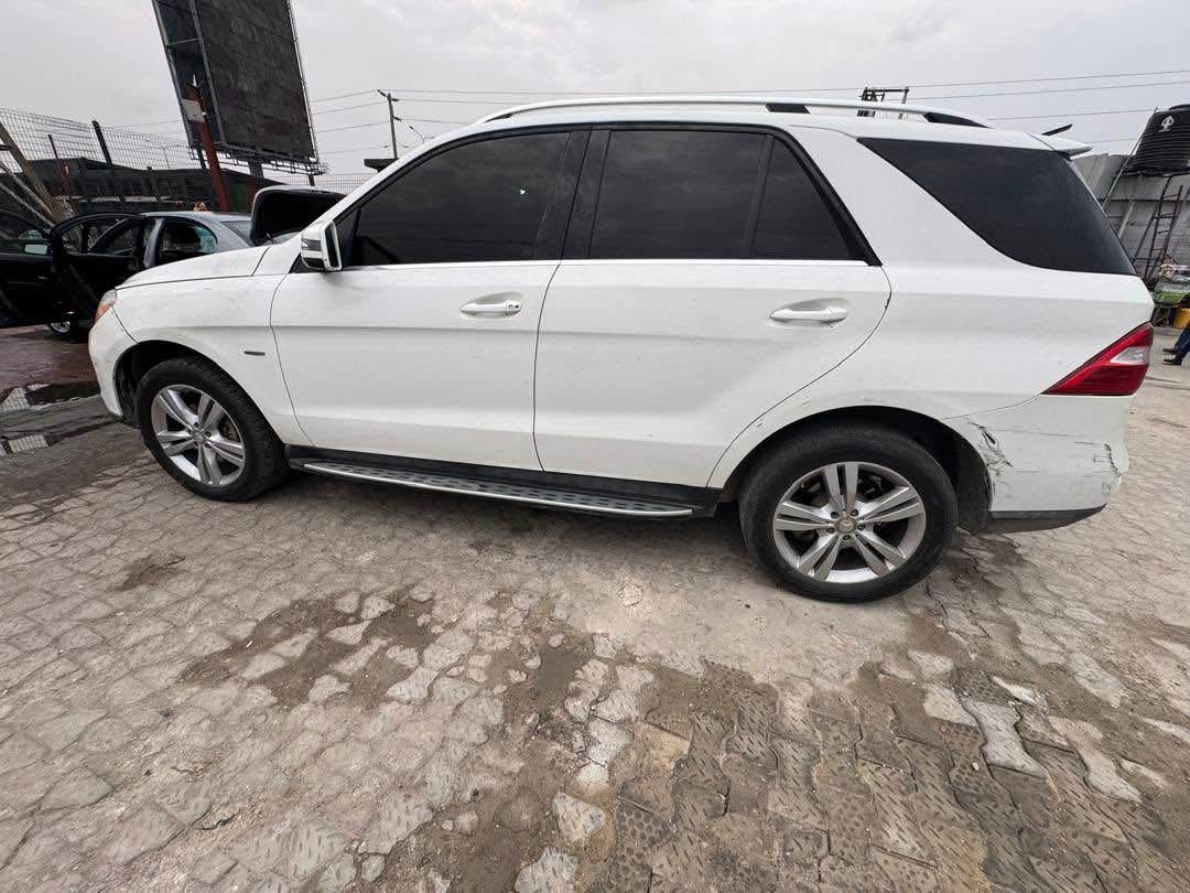 A picture of Meacdez Benz ml350