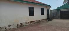 A picture of NYUMBA TATU KWENYE ENEO MOJA ZINAUZWA NA BANK KIGAMBONI MAGOGONI