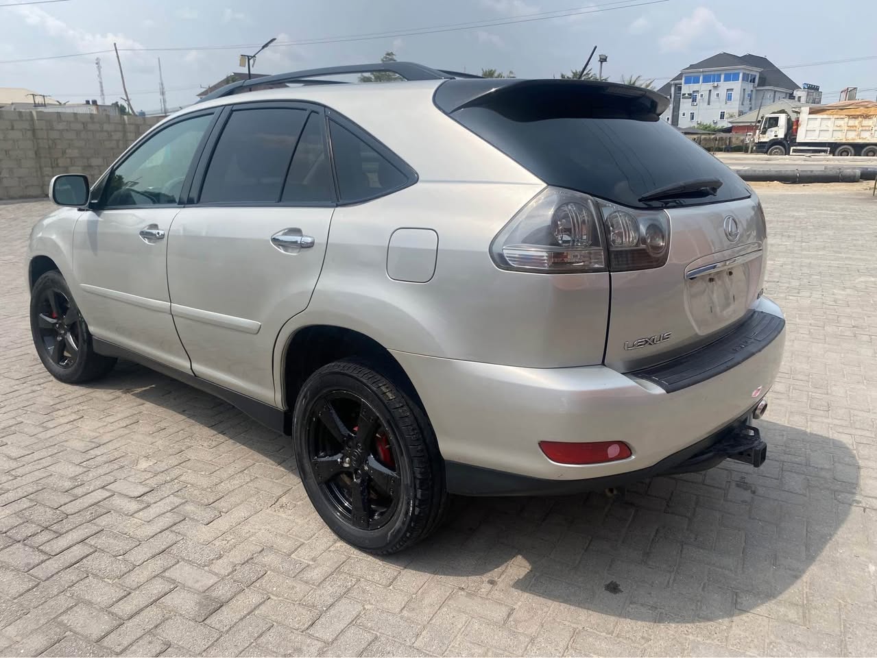 A picture of NEATLY USED 2005 RX330 IN PERFECT WORKING CONDITION 08063490227