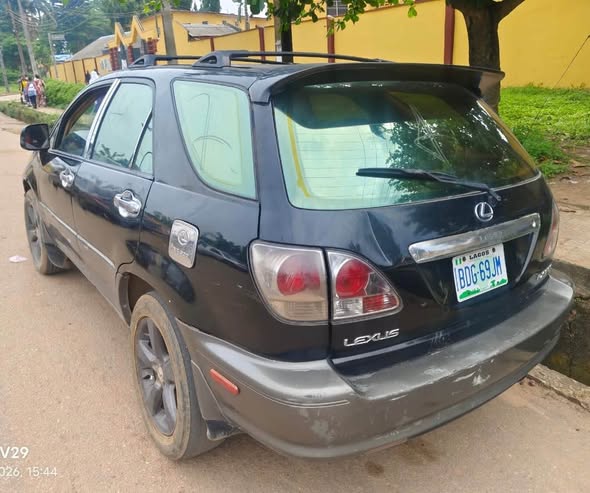 A picture of Lexus rx300