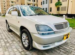 A picture of TOYOTA HARRIER OLD