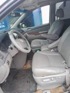 A picture of Toyota sienna 2005